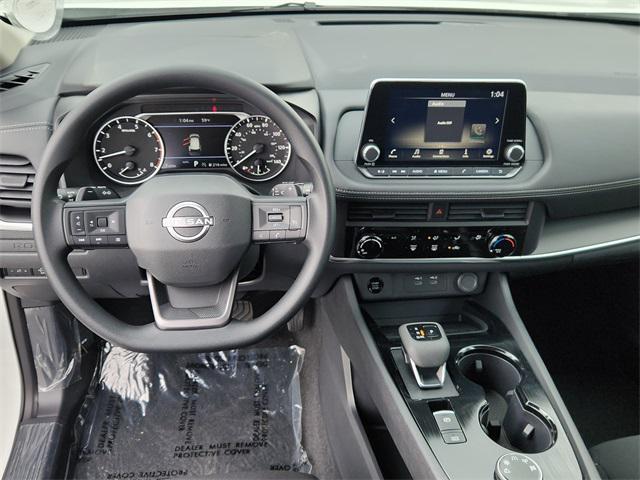 Photo of 2025 Glacier White Nissan Rogue