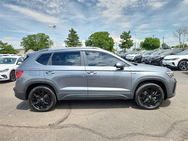Photo of 2022 Platinum Gray Metallic Volkswagen Taos