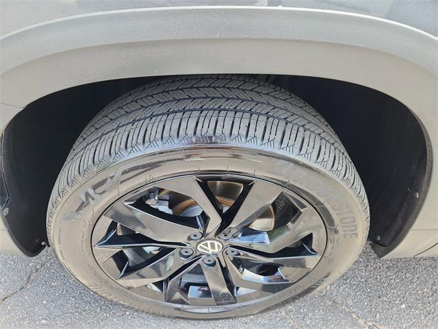 Photo of 2022 Platinum Gray Metallic Volkswagen Taos
