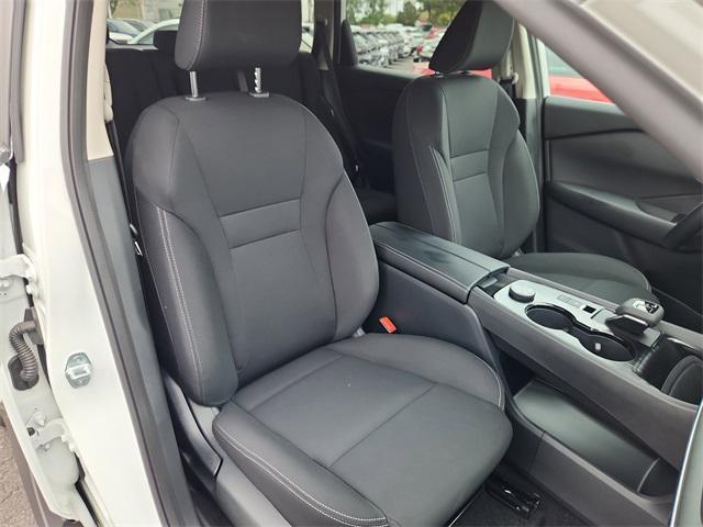 Photo of 2025 Glacier White Nissan Rogue