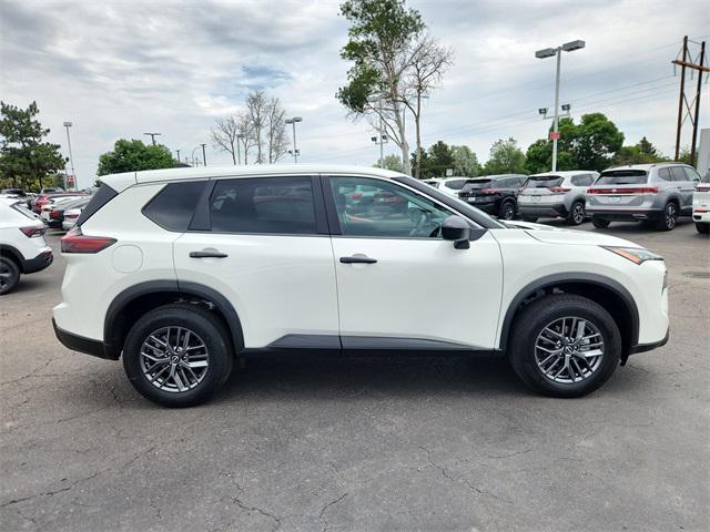 Photo of 2025 Glacier White Nissan Rogue