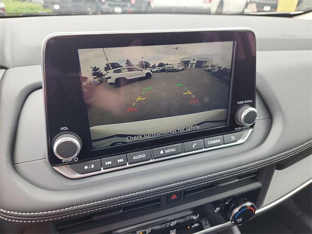 Photo of 2025 Glacier White Nissan Rogue