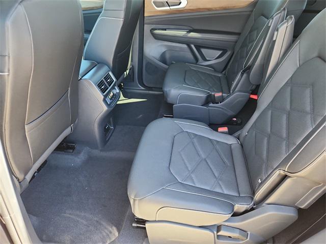 Photo of 2026 Deep Black Volkswagen Atlas
