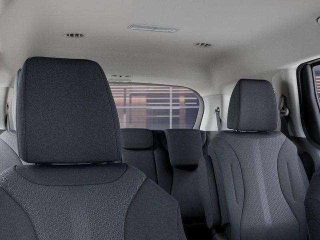 Photo of 2026 Snow White Pearl Kia Carnival