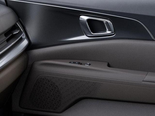 Photo of 2026 Snow White Pearl Kia Carnival