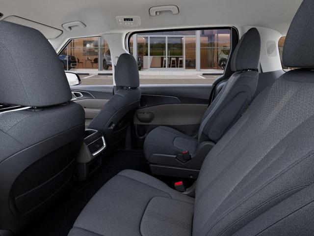Photo of 2026 Snow White Pearl Kia Carnival