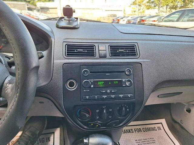Photo of 2007 Pitch Black Clearcoat Ford Focus