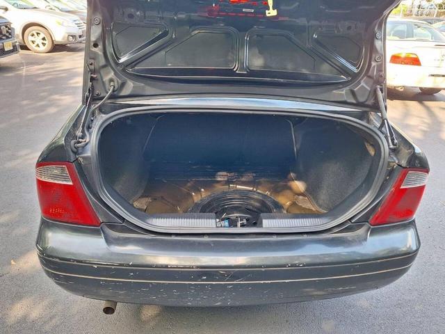 Photo of 2007 Pitch Black Clearcoat Ford Focus