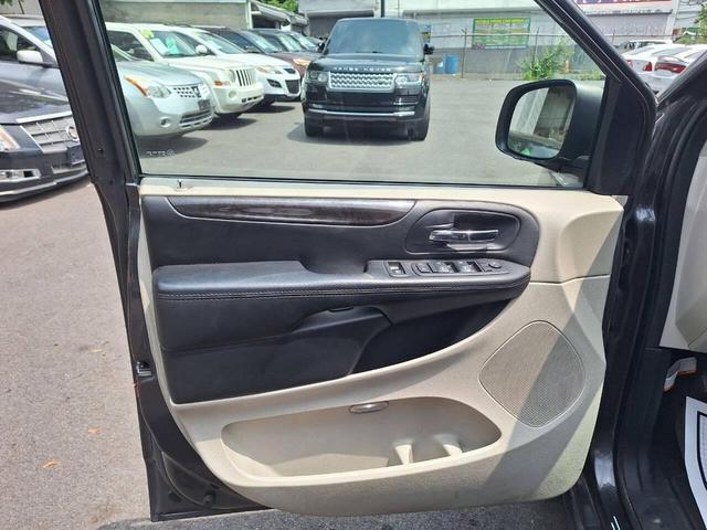 Photo of 2015 Granite Crystal Metallic Clearcoat Dodge Grand Caravan
