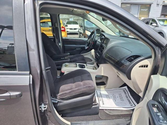 Photo of 2015 Granite Crystal Metallic Clearcoat Dodge Grand Caravan