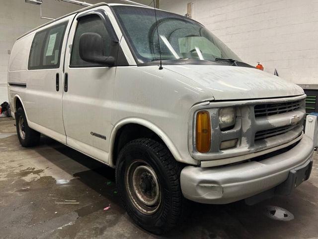 Photo of 2000 Summit White Chevrolet Express 3500