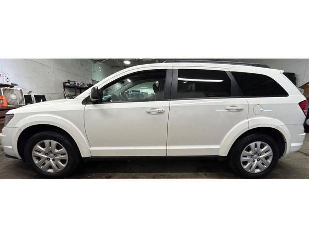 Photo of 2016 White Dodge Journey