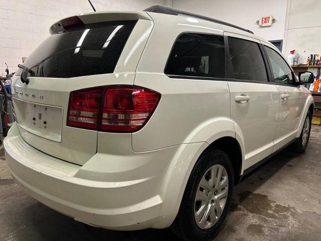 Photo of 2016 White Dodge Journey