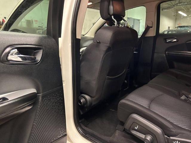 Photo of 2016 White Dodge Journey