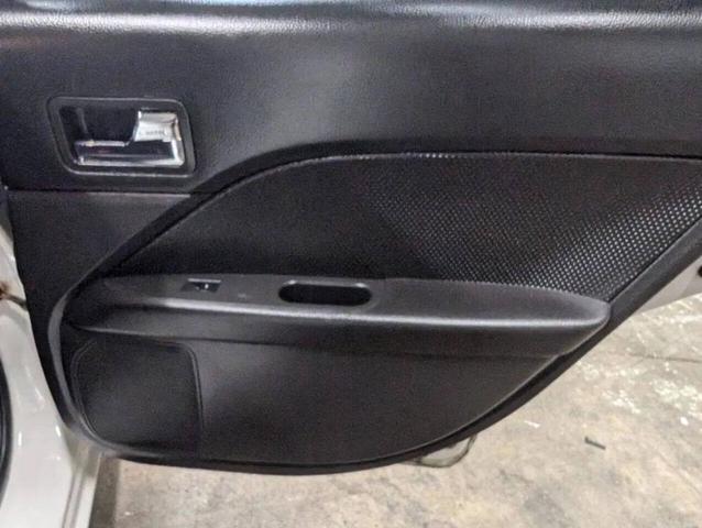 Photo of 2008 White Ford Fusion