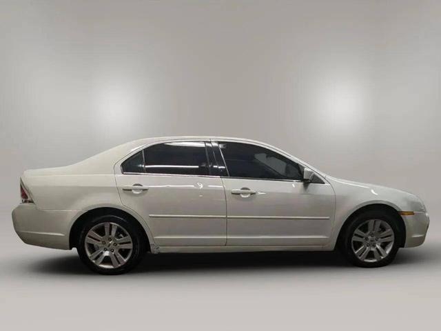 Photo of 2008 White Ford Fusion