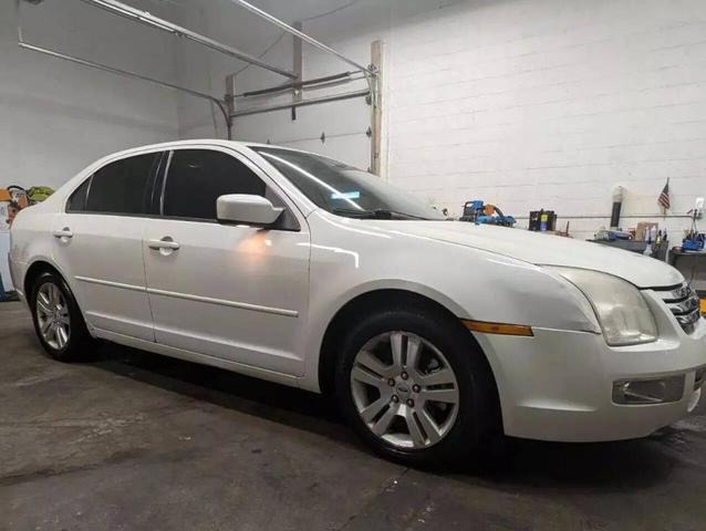 Photo of 2008 White Ford Fusion