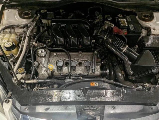Photo of 2008 White Ford Fusion