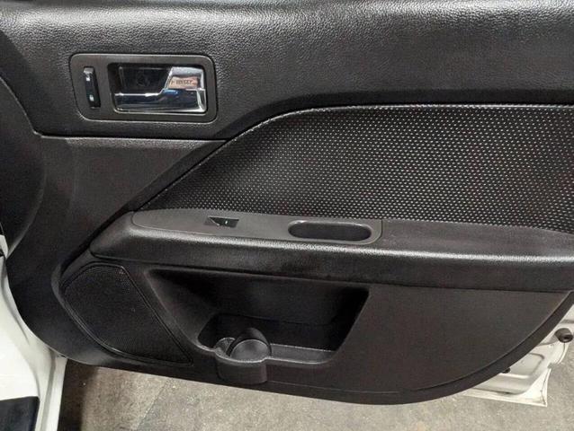 Photo of 2008 White Ford Fusion