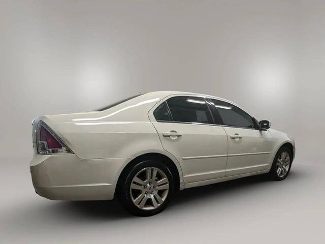 Photo of 2008 White Ford Fusion