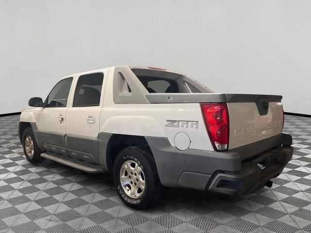Photo of 2002 Summit White Chevrolet Avalanche