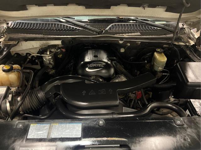 Photo of 2002 Summit White Chevrolet Avalanche