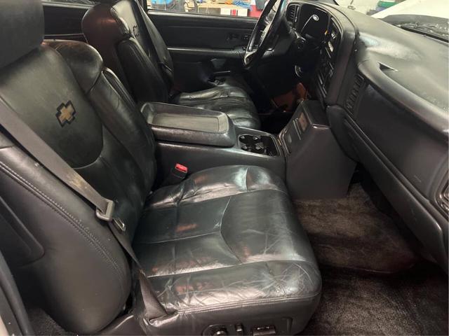 Photo of 2002 Summit White Chevrolet Avalanche