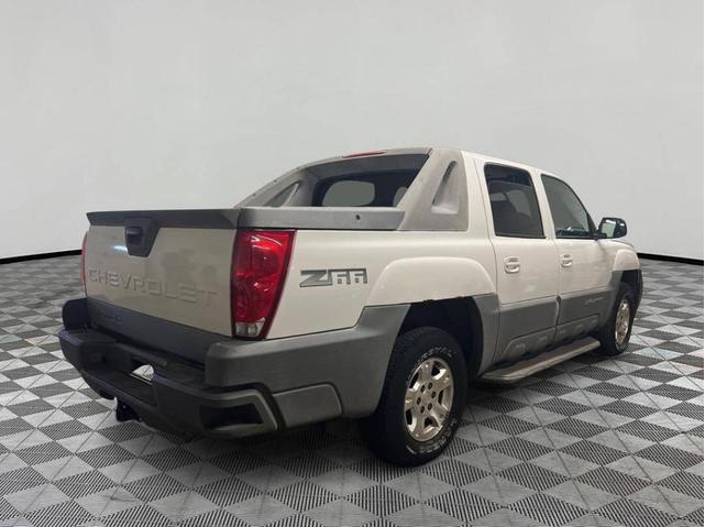 Photo of 2002 Summit White Chevrolet Avalanche