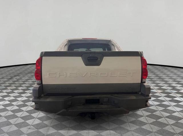 Photo of 2002 Summit White Chevrolet Avalanche