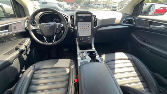 Photo of 2024 Iconic Silver Metallic Ford Edge