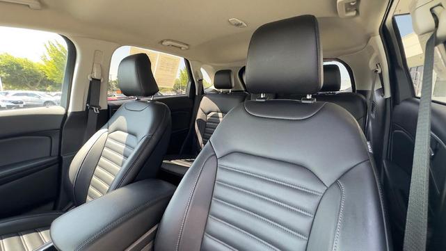 Photo of 2024 Iconic Silver Metallic Ford Edge