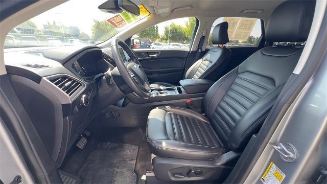Photo of 2024 Iconic Silver Metallic Ford Edge