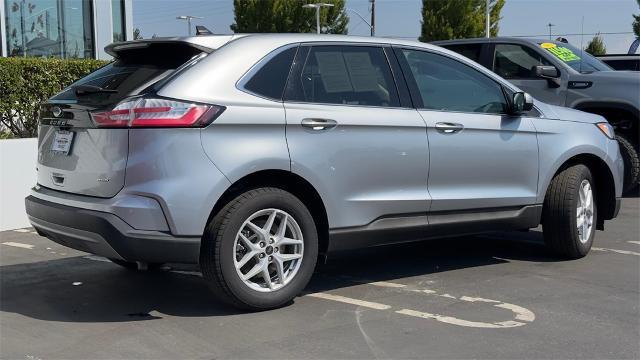 Photo of 2024 Iconic Silver Metallic Ford Edge