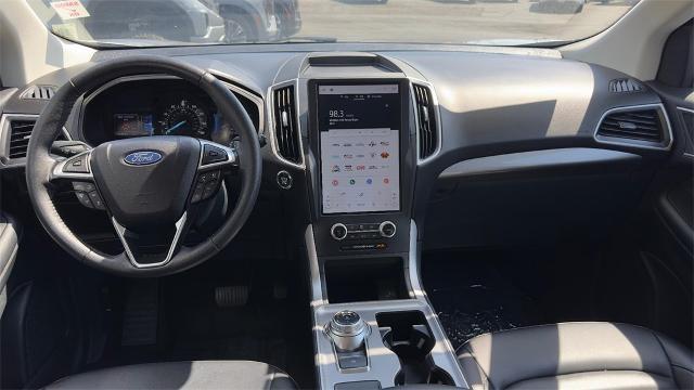Photo of 2024 Iconic Silver Metallic Ford Edge