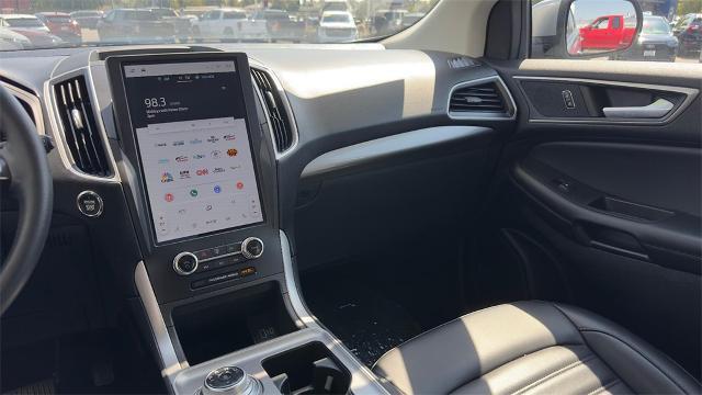 Photo of 2024 Iconic Silver Metallic Ford Edge