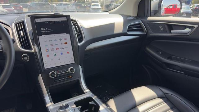 Photo of 2024 Iconic Silver Metallic Ford Edge