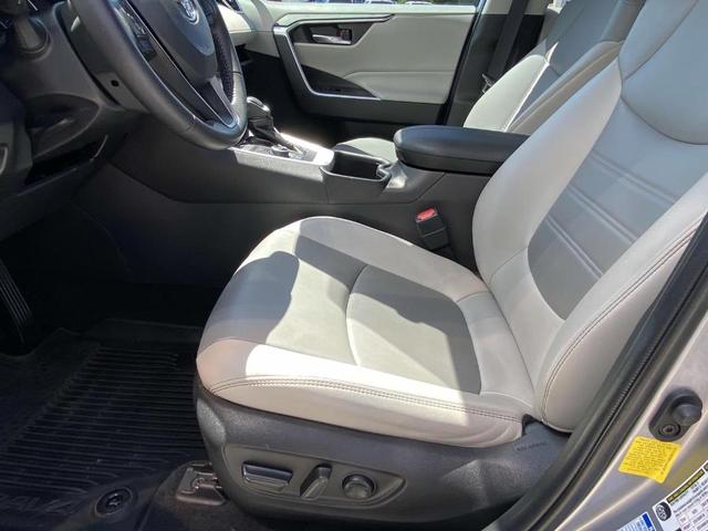 Photo of 2022 Silver Toyota RAV4 Hybrid