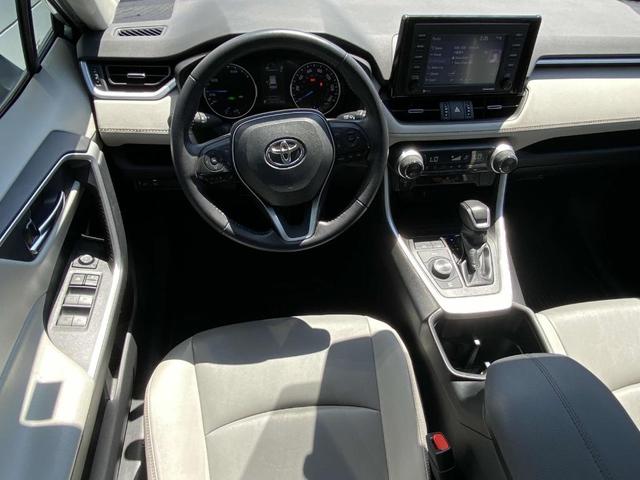 Photo of 2022 Silver Toyota RAV4 Hybrid