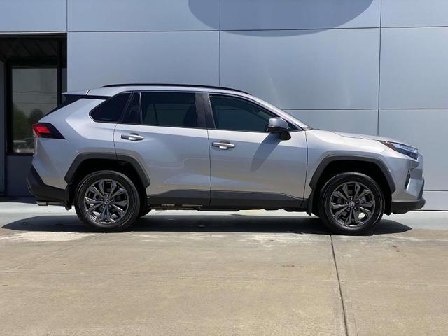 Photo of 2022 Silver Toyota RAV4 Hybrid