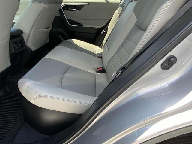 Photo of 2022 Silver Toyota RAV4 Hybrid