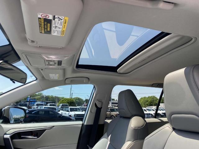 Photo of 2022 Silver Toyota RAV4 Hybrid