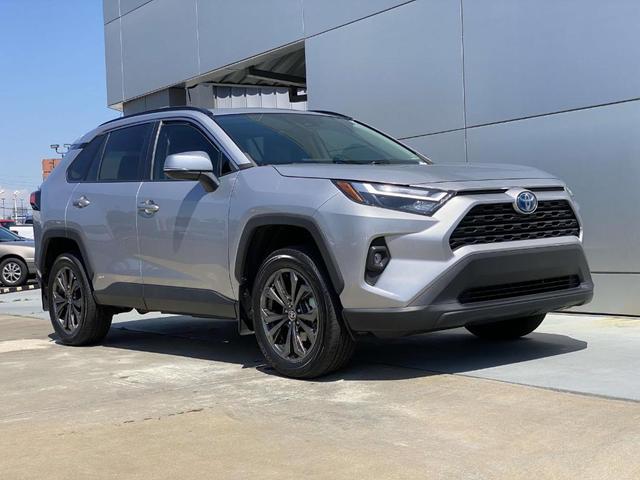 Photo of 2022 Silver Toyota RAV4 Hybrid