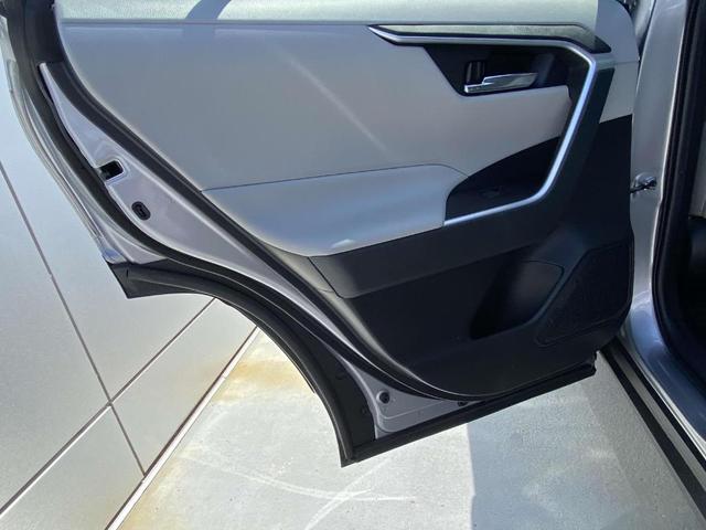 Photo of 2022 Silver Toyota RAV4 Hybrid