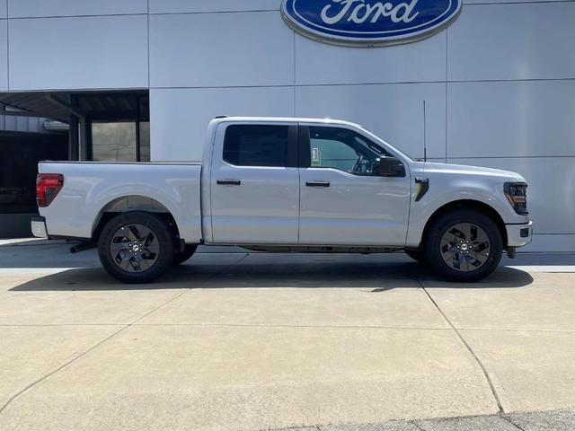 Photo of 2025 Oxford White Ford F-150