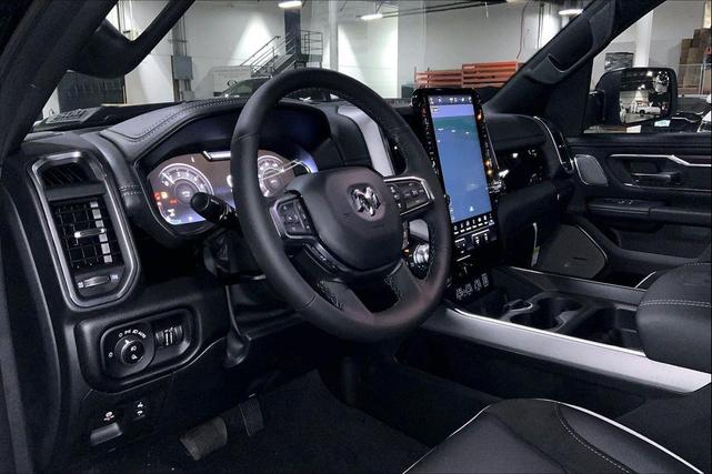 Photo of 2026 Diamond Black Crystal Pearlcoat RAM 1500