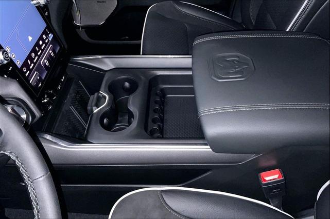Photo of 2026 Diamond Black Crystal Pearlcoat RAM 1500