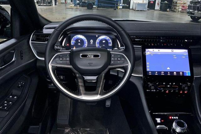 Photo of 2025 Bright White Clearcoat Jeep Grand Cherokee