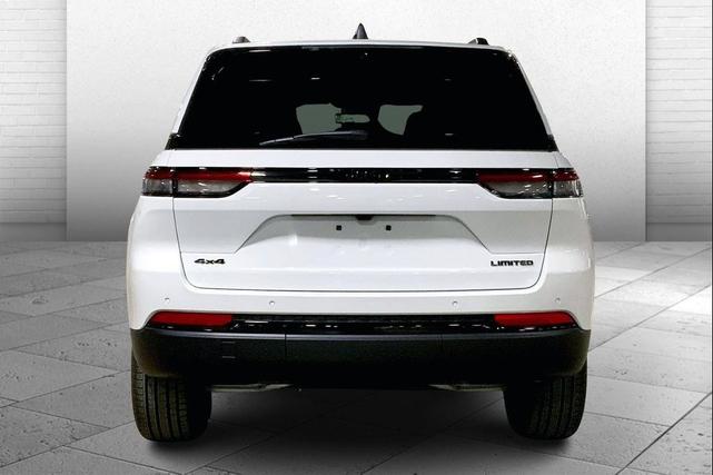 Photo of 2025 Bright White Clearcoat Jeep Grand Cherokee