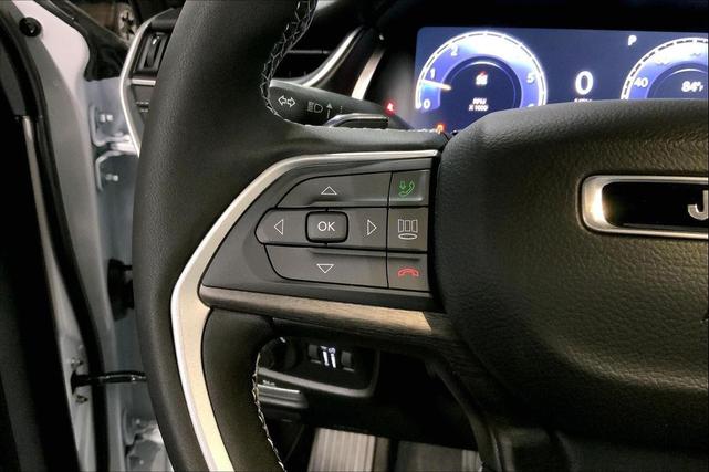 Photo of 2025 Bright White Clearcoat Jeep Grand Cherokee