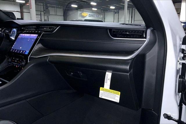 Photo of 2025 Bright White Clearcoat Jeep Grand Cherokee